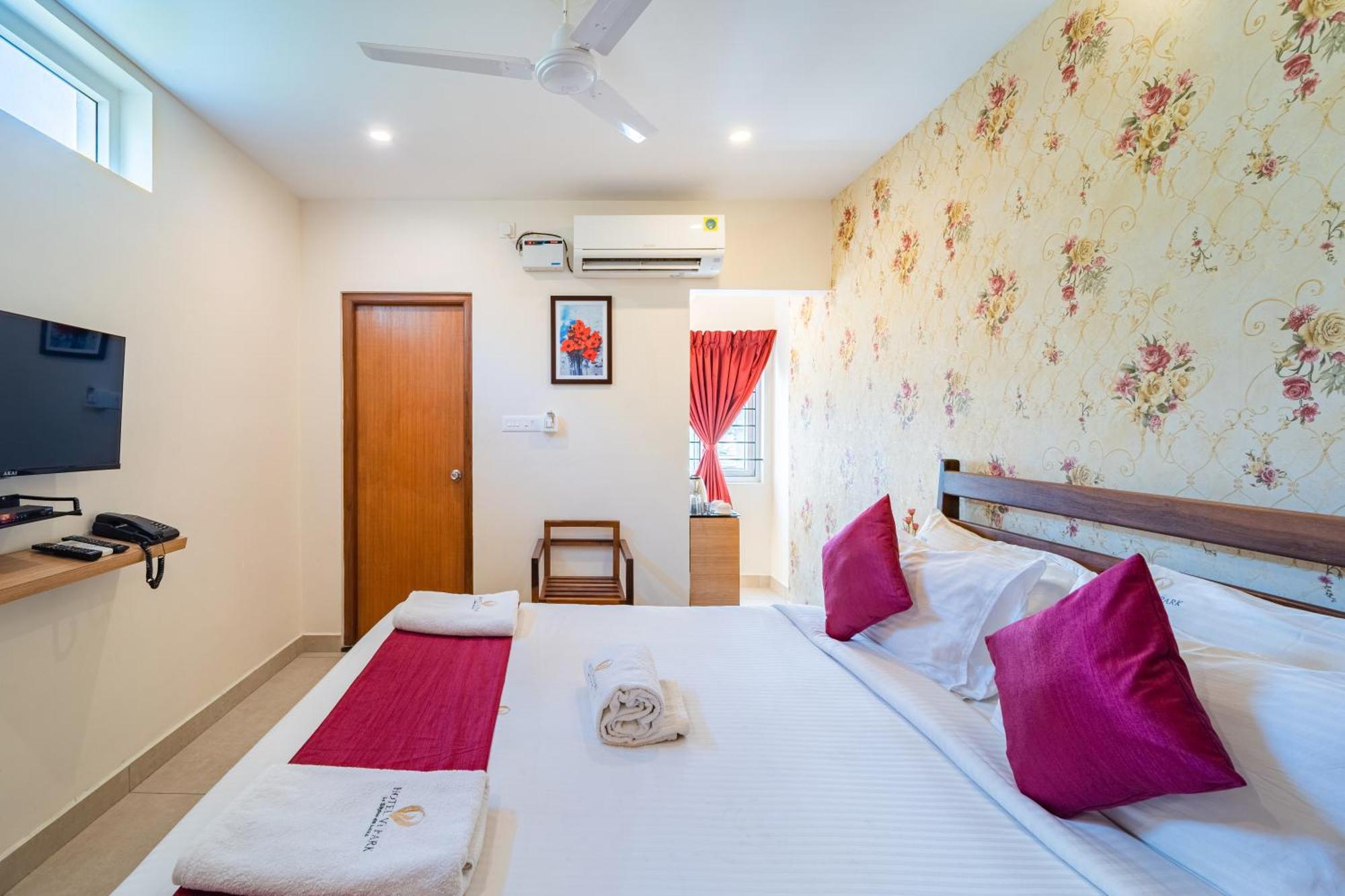 Hotel VI Park - City Centre Pondicherry Exterior foto